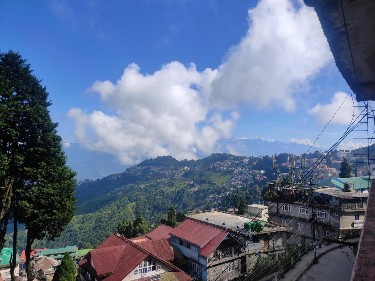 Wind Home Darjeeling- Budget Hotel Near Mall ดาร์จีลิง ภายนอก รูปภาพ