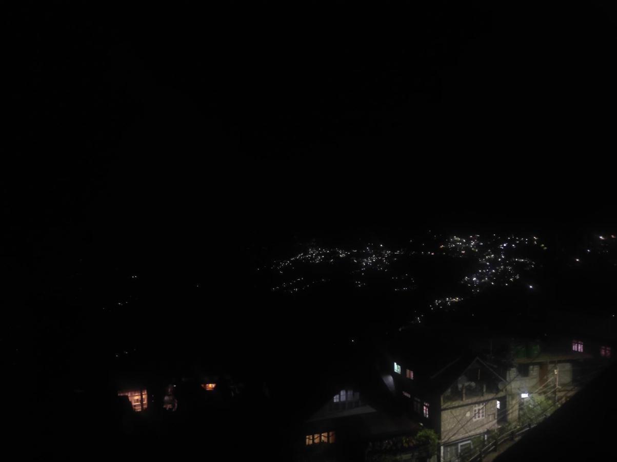Wind Home Darjeeling- Budget Hotel Near Mall ดาร์จีลิง ภายนอก รูปภาพ