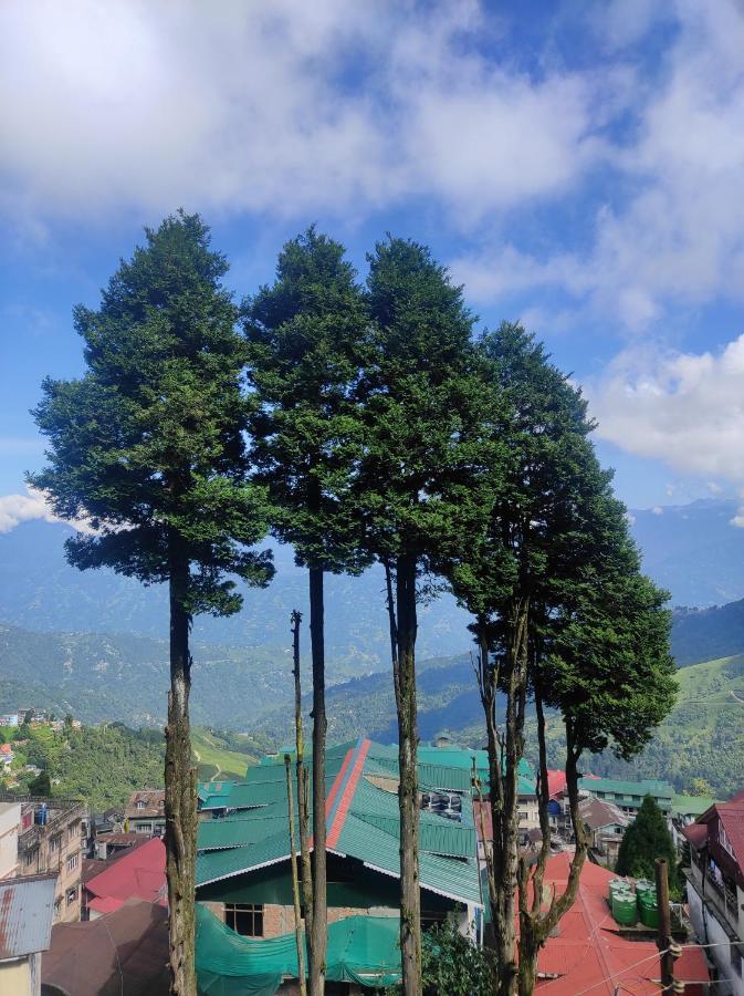 Wind Home Darjeeling- Budget Hotel Near Mall ดาร์จีลิง ภายนอก รูปภาพ