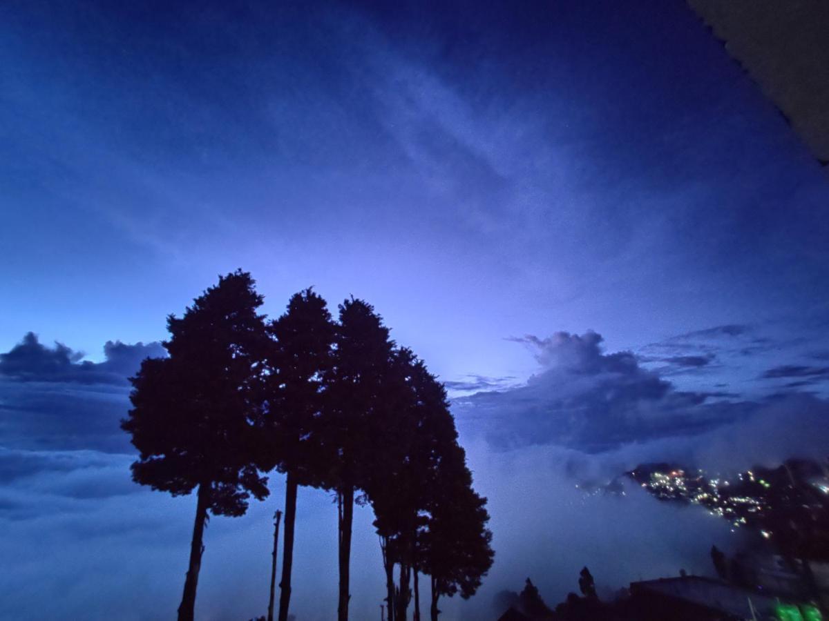 Wind Home Darjeeling- Budget Hotel Near Mall ดาร์จีลิง ภายนอก รูปภาพ