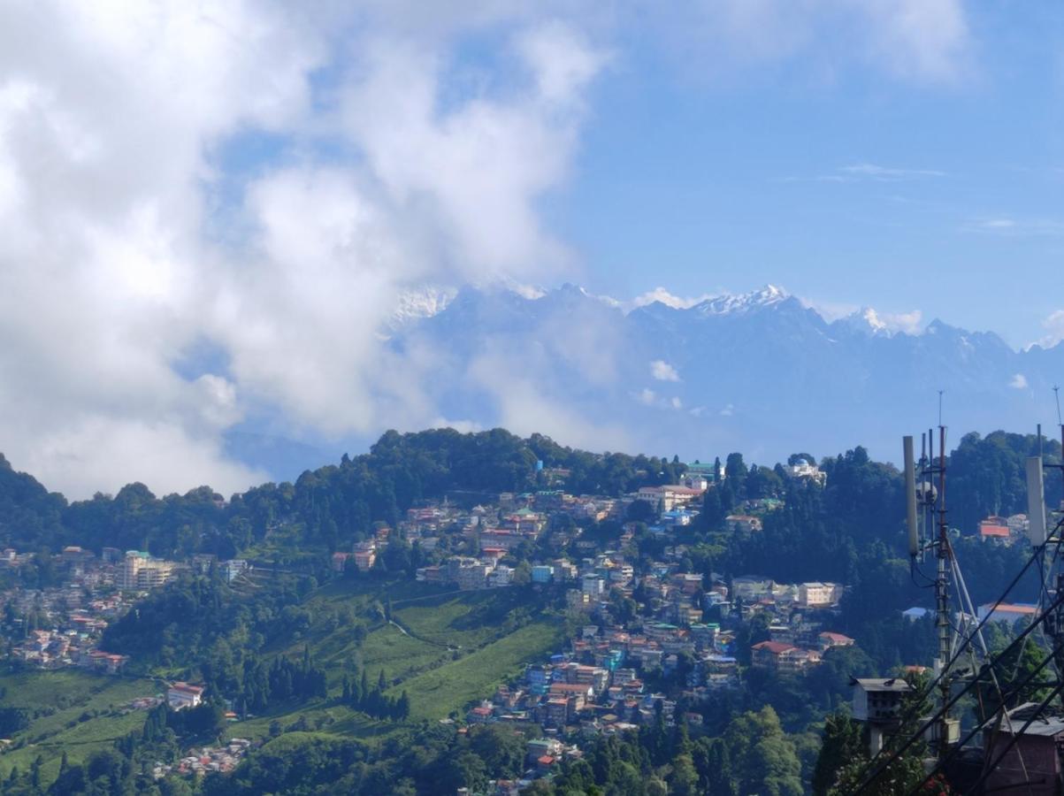 Wind Home Darjeeling- Budget Hotel Near Mall ดาร์จีลิง ภายนอก รูปภาพ