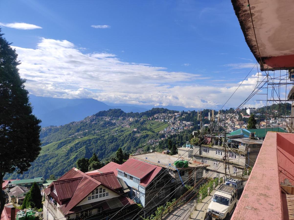 Wind Home Darjeeling- Budget Hotel Near Mall ดาร์จีลิง ภายนอก รูปภาพ