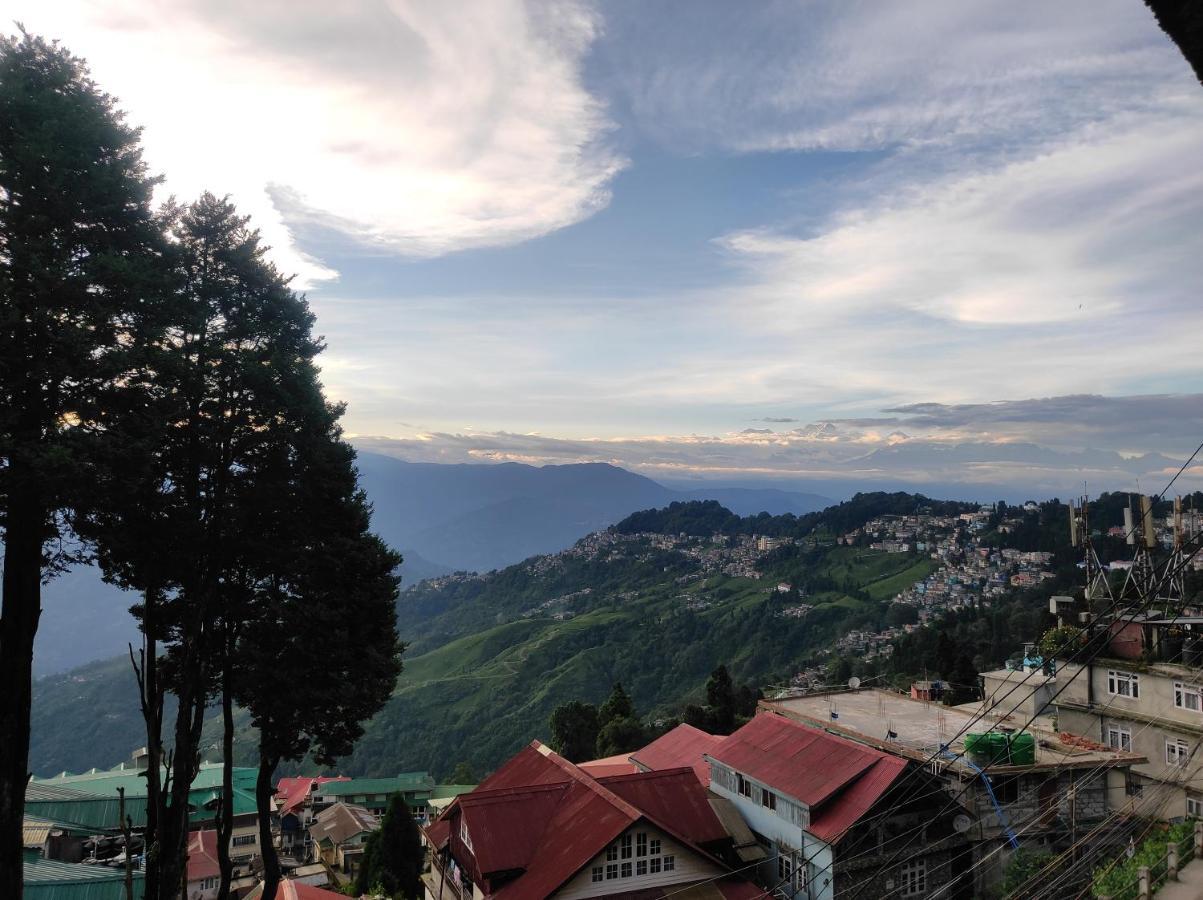 Wind Home Darjeeling- Budget Hotel Near Mall ดาร์จีลิง ภายนอก รูปภาพ