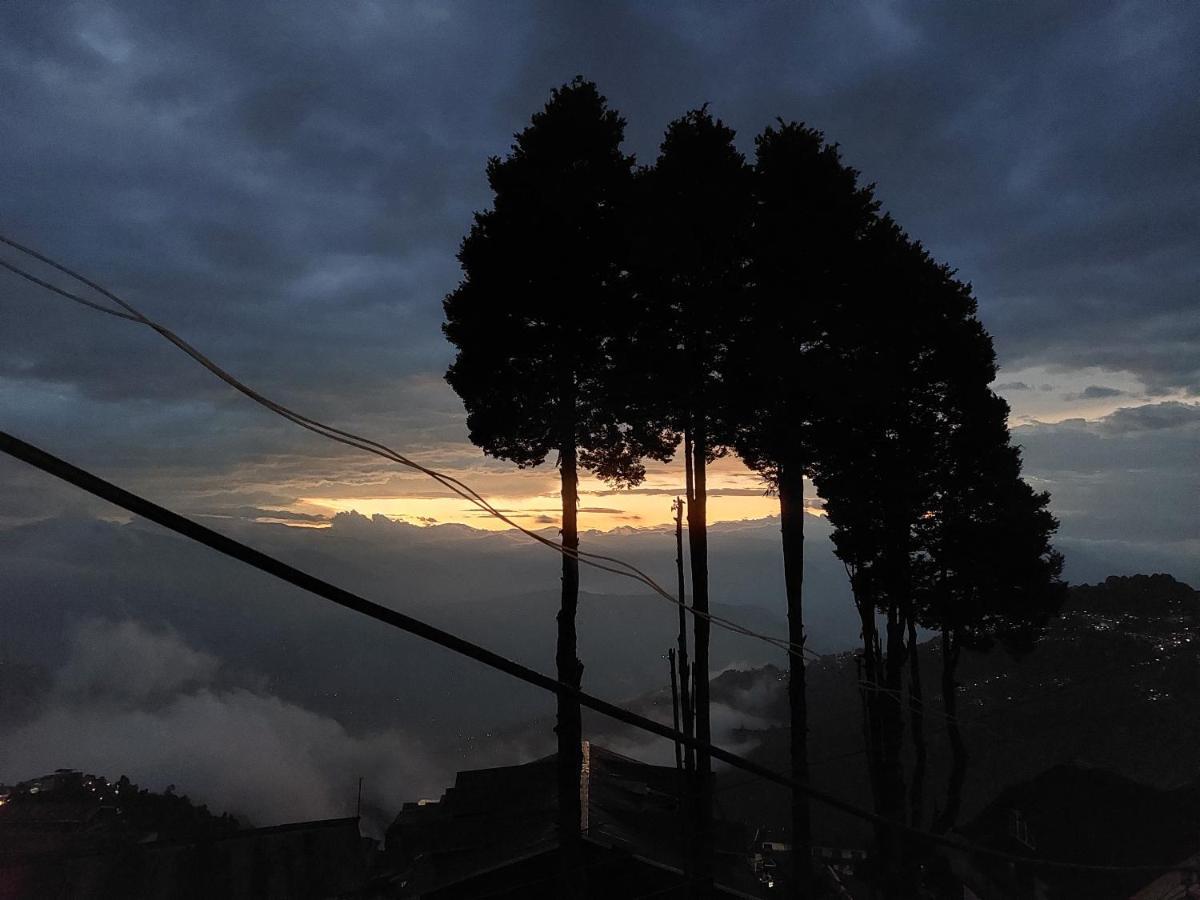 Wind Home Darjeeling- Budget Hotel Near Mall ดาร์จีลิง ภายนอก รูปภาพ