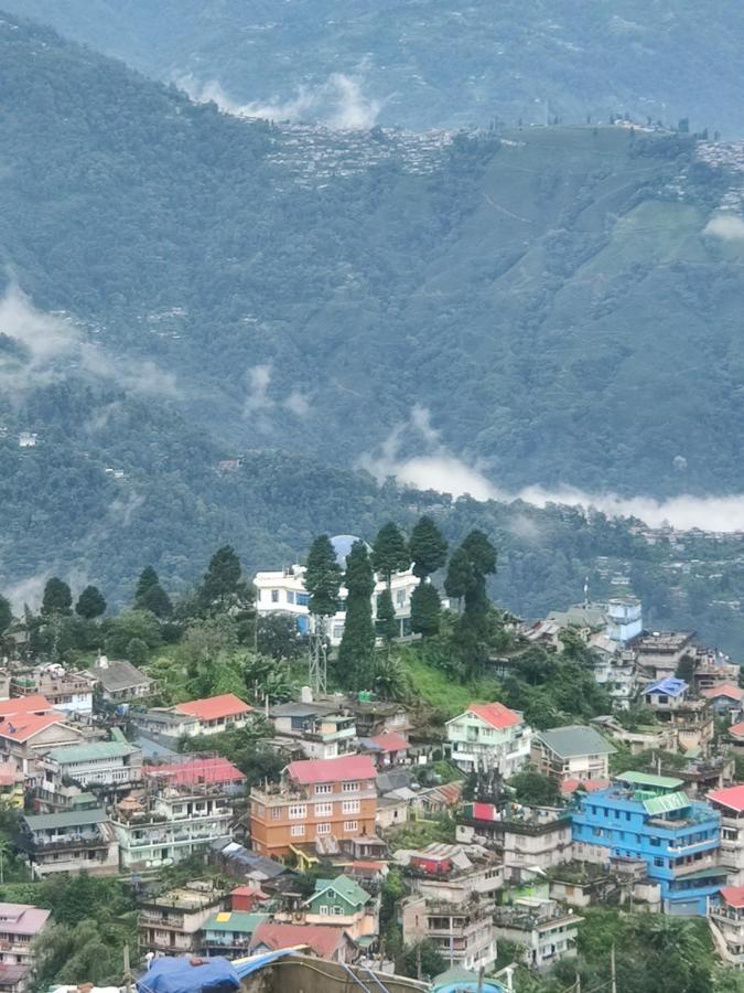 Wind Home Darjeeling- Budget Hotel Near Mall ดาร์จีลิง ภายนอก รูปภาพ
