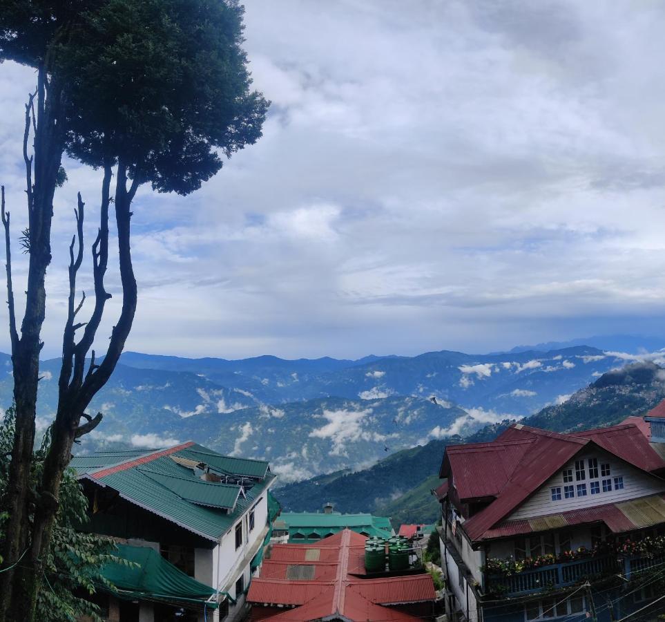 Wind Home Darjeeling- Budget Hotel Near Mall ดาร์จีลิง ภายนอก รูปภาพ